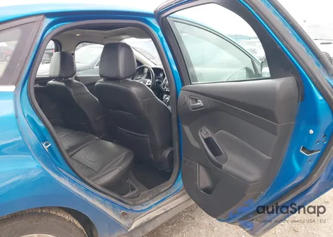 2013 Ford Focus Titanium z USA, uszkodzony, nr VIN 1FADP3J22DL245603